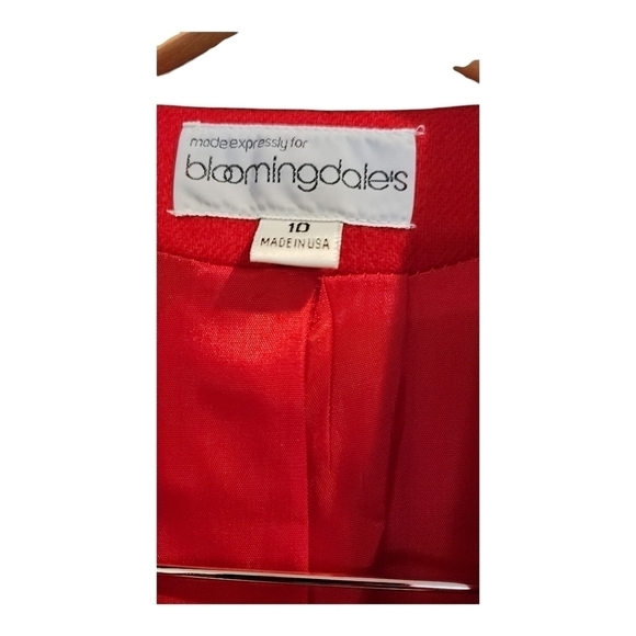 BLOOMINGDALES, 100% WOOL RED BLAZER, EXCELLENT CONDITION, SIZE 10. - Picture 2 of 6
